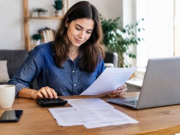 Avantages de la dispense d’acompte : qui peut en profiter et comment la demander