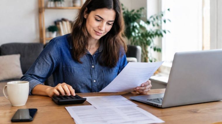 Avantages de la dispense d’acompte : qui peut en profiter et comment la demander