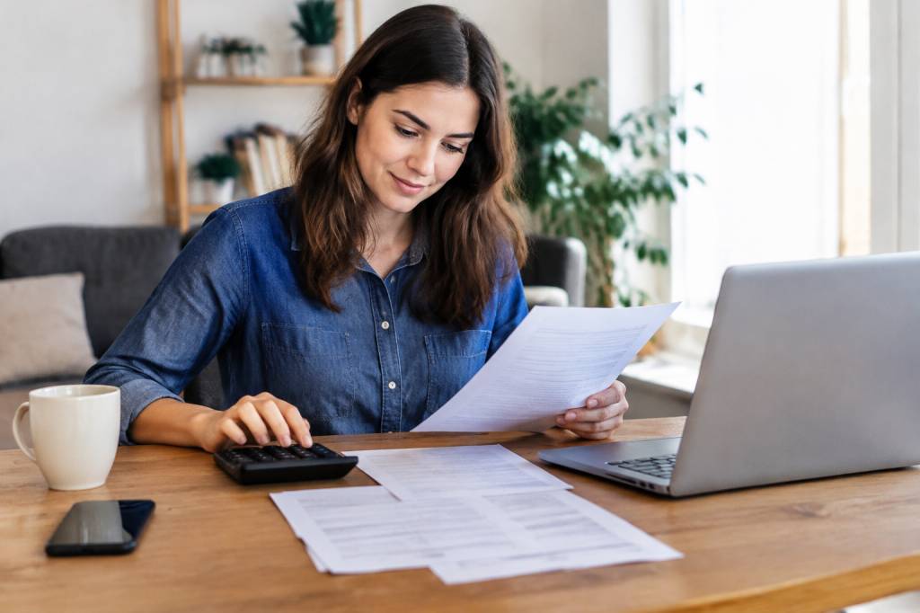 Avantages de la dispense d’acompte : qui peut en profiter et comment la demander